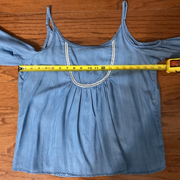 Cato Denim open shoulder 1/4 sleeves blouse-Size Medium - Picture 8 of 9